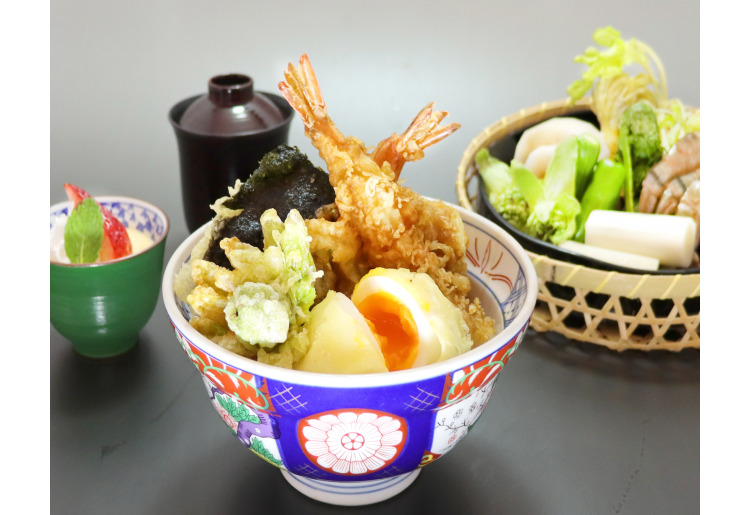 季節の野菜と海老の天重